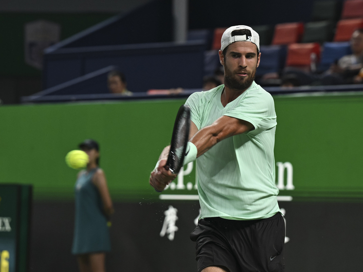 27 октября стало поворотной датой для двух ведущих российских теннисистов — Карена Хачанова и Андрея Рублёва. Оба спортсмена в один и тот же день прервали серии из пяти поражений подряд, одержав победы в первом круге последнего в сезоне турнира серии «Мастерс» в Париже.