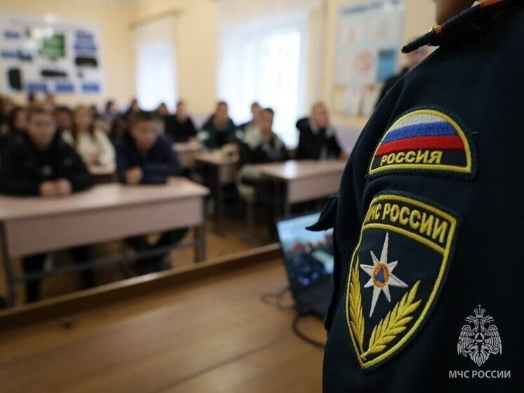 В Геническом строительном колледже состоялась встреча студентов с представителями МЧС