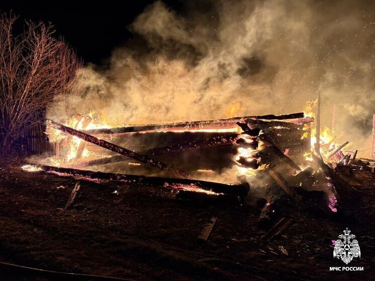 Костромские пожары: минувшей ночью в деревне Афонино сгорел дом со всеми пристройками