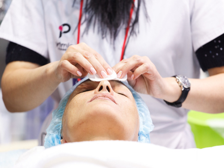 Эксперт поведала, как убрать подбородок с помощью липолитиков и не пожалеть