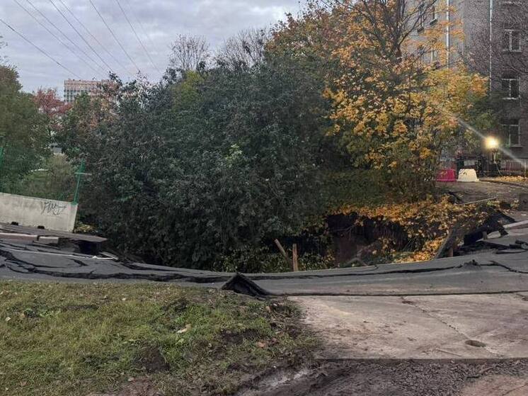 В редакцию «МК в Питере» обратилась женщина, снимавшая квартиру в эвакуированном из-за аварии на 1-м Муринском проспекте доме 20 октября. По ее словам, информация, ранее распространяемая в СМИ о том, что жители получили временное жилье может оказаться достоверной лишь наполовину.