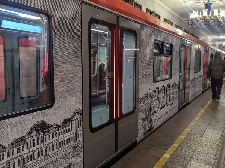 Проблемный вагон стал причиной сбоя в метро Петербурга 16 октября