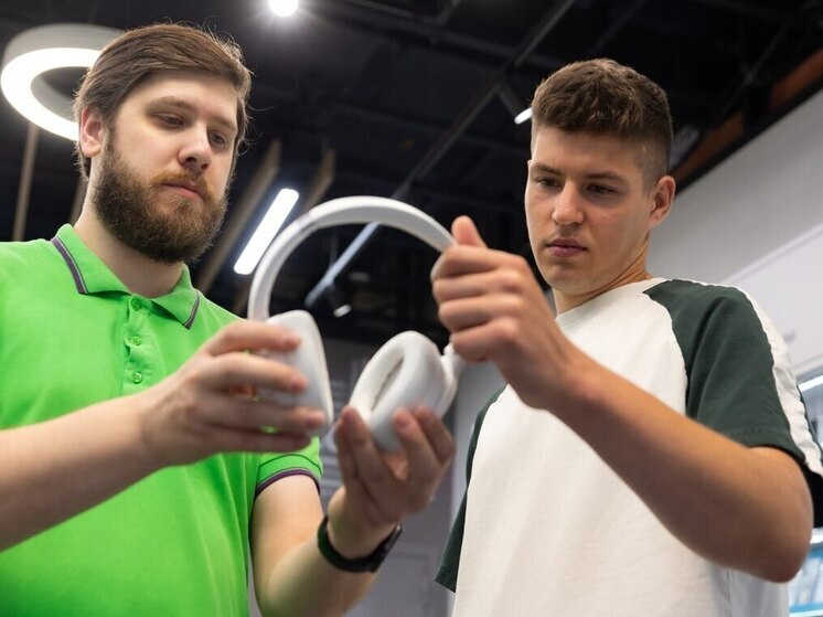 90-е звучат громче: у кировчан снова в моде полноразмерные наушники