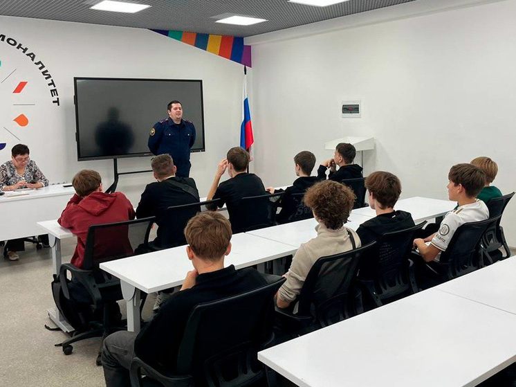 Липецкие студенты узнали о правовых последствиях от следователя СК