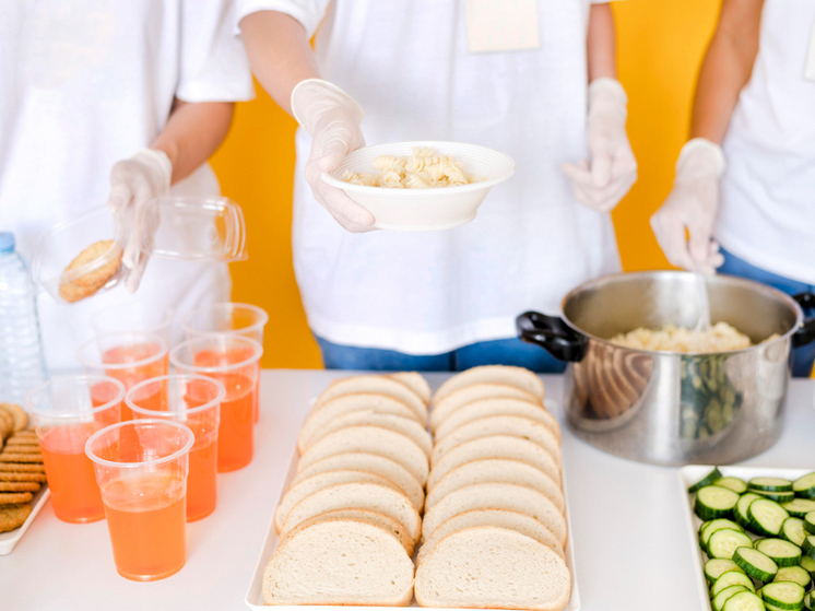 Вместо каши с комочками: в Госдуме предложили ввести в школах «шведский стол»