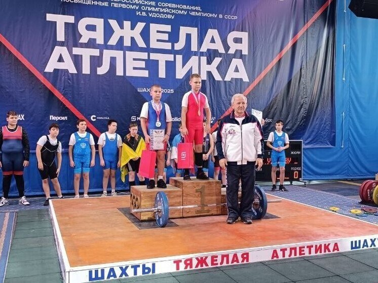 Четырнадцать медалей принес дончанам первый день Всероссийских соревнований по тяжёлой атлетике в Шахтах