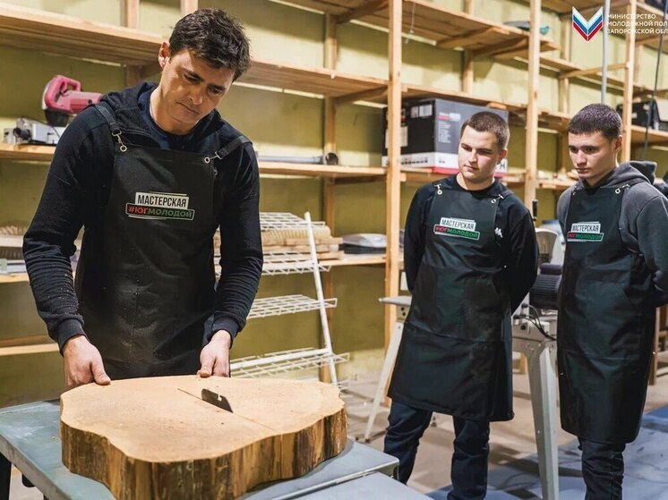 Молодые таланты Запорожской области создают памятные изделия в честь местного героя