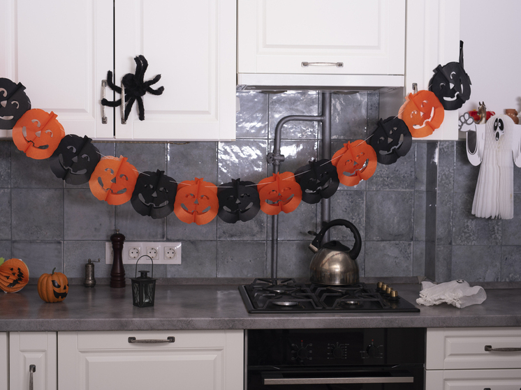 Топ-6 идей, как украсить квартиру к Хэллоину в 2025 году