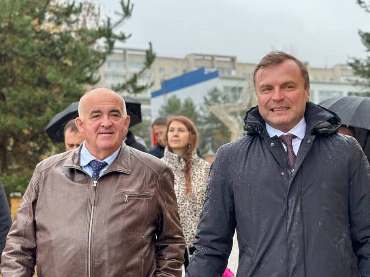 Губернатор Сергей Ситников посетил строиплощадку КЦ в парке Победы