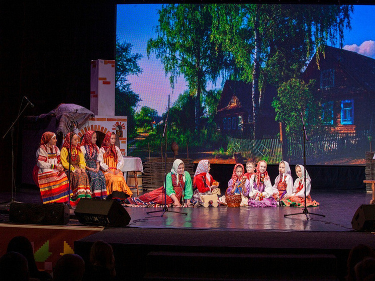 В Курске состоялась премьера этноспектакля «Скамеечка»