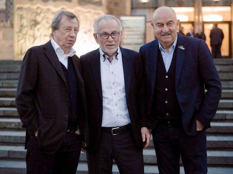 Три бывших тренера сборной России по футболу приехали в Дагестан поздравил Гаджи Гаджиева