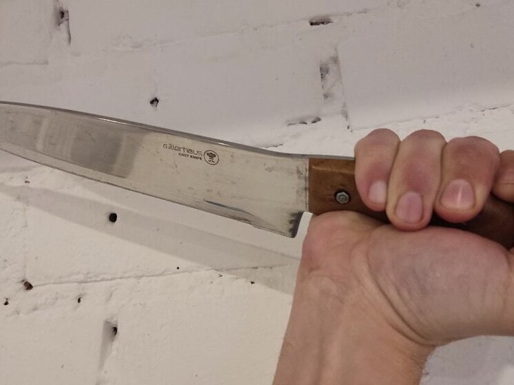 Кассира в магазине Петербурга ранил пьяный посетитель