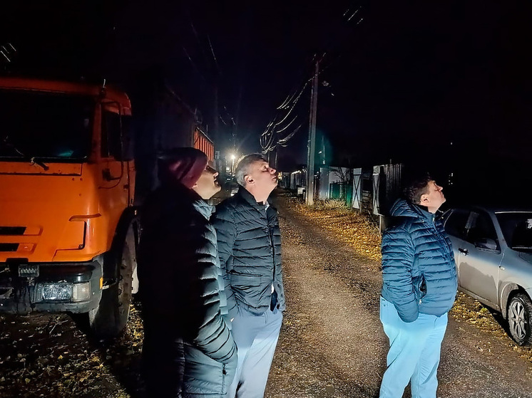 Липецкий депутат проверил освещение в микрорайоне 10 шахта