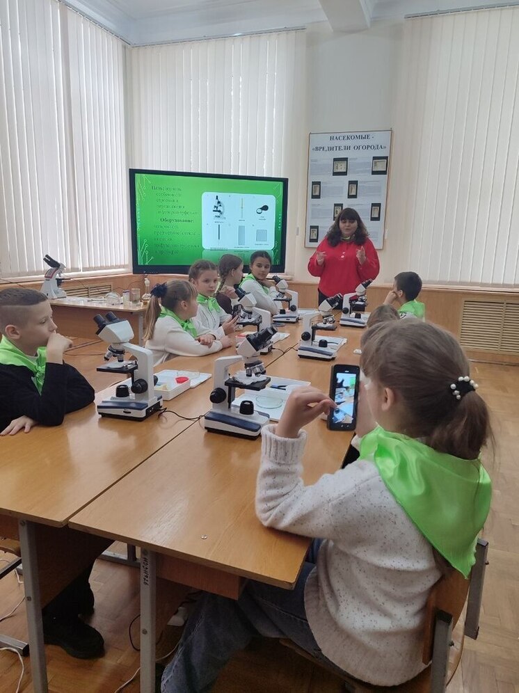 Юные экологи Константиновской Школы №2 исследовали микромир в МелГУ