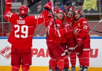 8 октября 2025 года в «Мегаспорте» «Спартак» победил ЦСКА со счётом 3:2 в матче регулярного чемпионата КХЛ. Отличились Нэйтан Тодд, Михаил Мальцев и Адам Ружичка, забросивший победную шайбу за 40 секунд до конца игры. ЦСКА дважды сравнивал счёт, реализовав большинство. Это вторая победа «Спартака» над армейцами в сезоне.