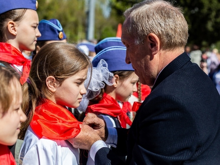 Новосибирцы встречают 107-й день рождения комсомола