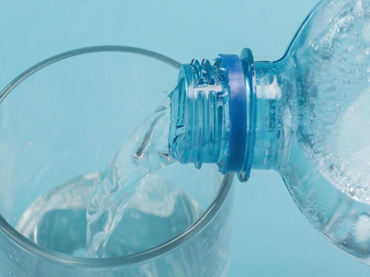 Роспотребнадзор изъял 150 литров бутилированной воды в Новосибирской области