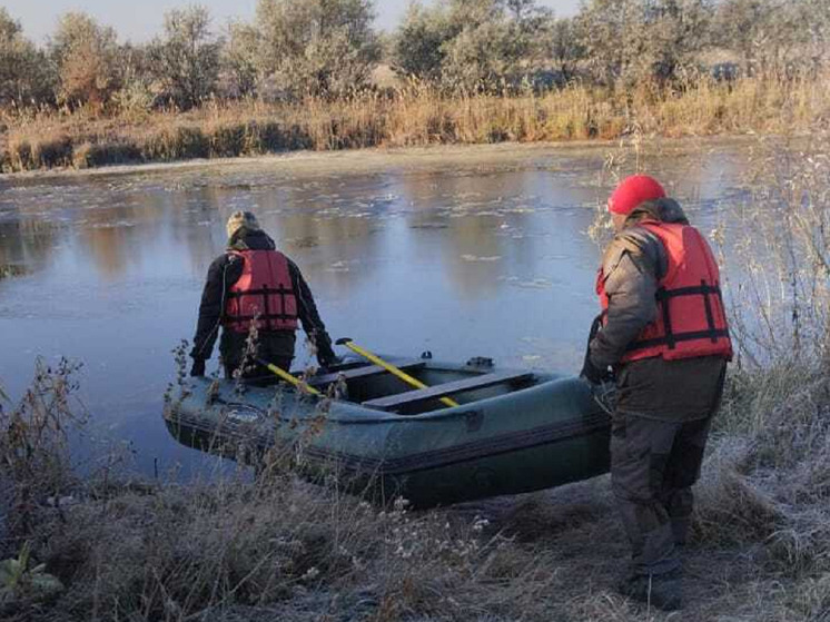 На реке Алей в Рубцовске мужчина увяз в грунте и не мог выбраться