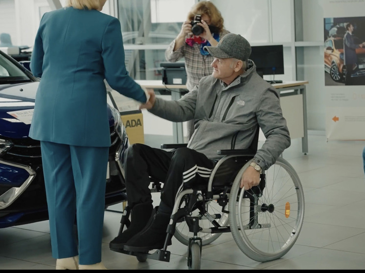 Пострадавшим на производстве красноярцам вручили автомобили Lada Vesta в рамках госпрограммы