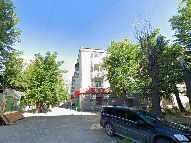 Дети в Екатеринбурге подожгли скамейку и качели