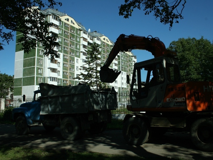 Стало известно о падении женщины из окна дома на Сахалине