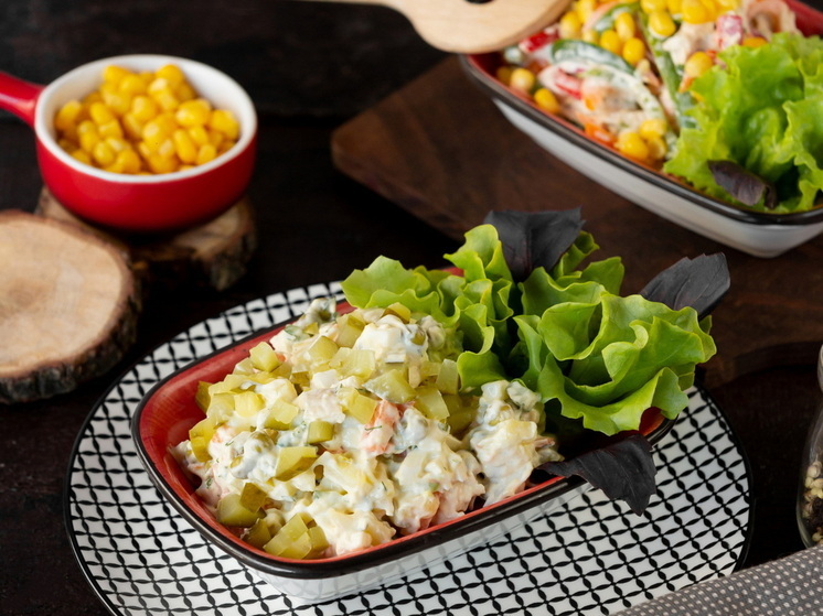 Встречайте год Красной Огненной Лошади с салатом "Севастопольский". Он вытеснит "Шубу" и "Оливье" и с вашего стола