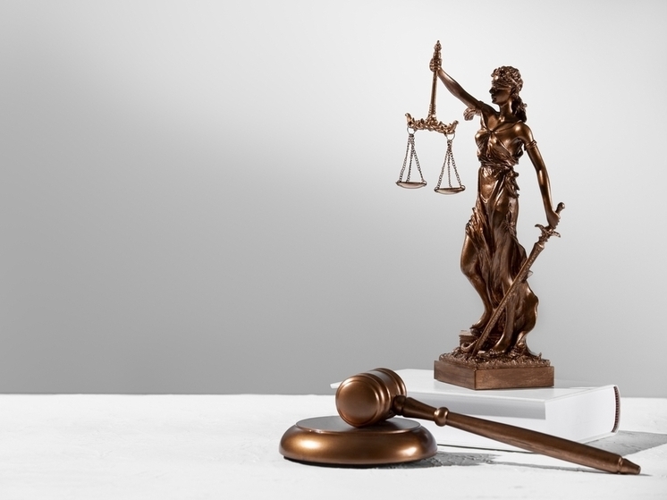 Двое омских судей подали заявления об отставке