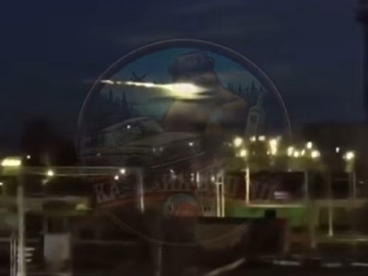 Объект, похожий на метеорит, был заметен в небе над Петрозаводском