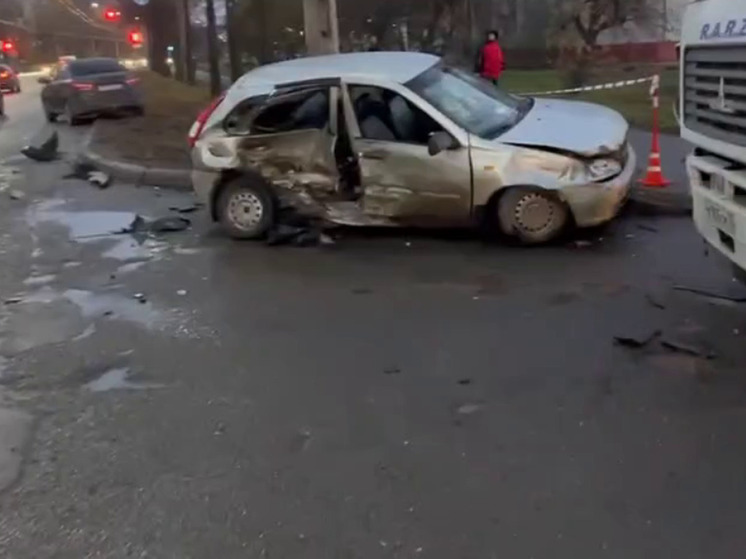 Один человек погиб и один пострадал в ДТП в Великом Новгороде