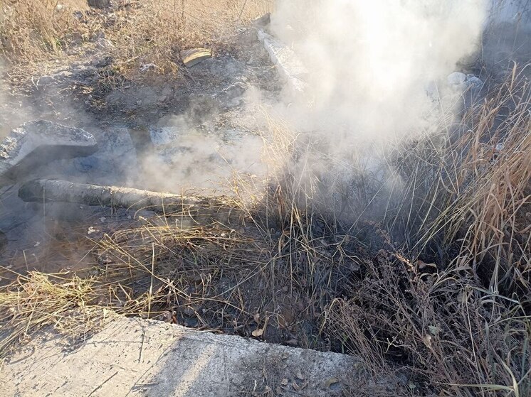 Дефектная теплотрасса подмывает гаражи в центре Читы