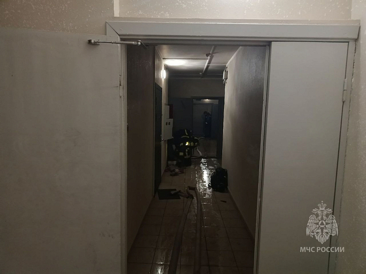 В Красноярске на Ярыгинской набережной произошел крупный пожар в многоквартирном доме