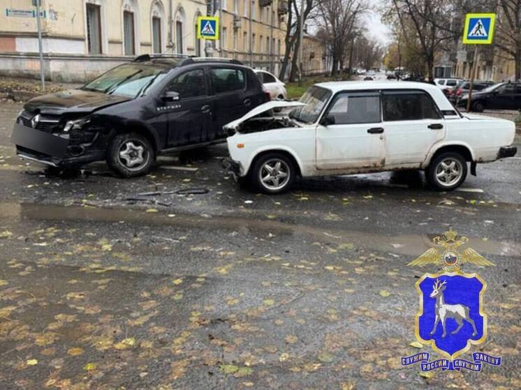 76-летняя пенсионерка пострадала в ДТП с «семеркой» и Renault Sandero в Самаре