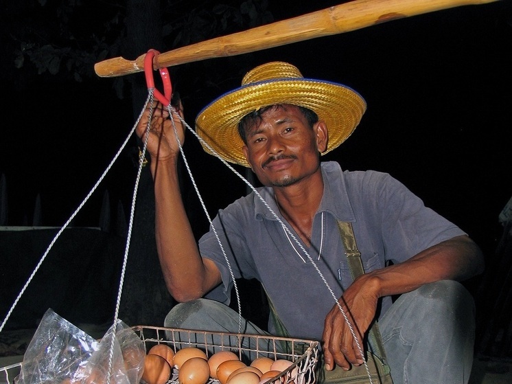 Туристам в Таиланде на время траура рекомендовали одеваться скромнее