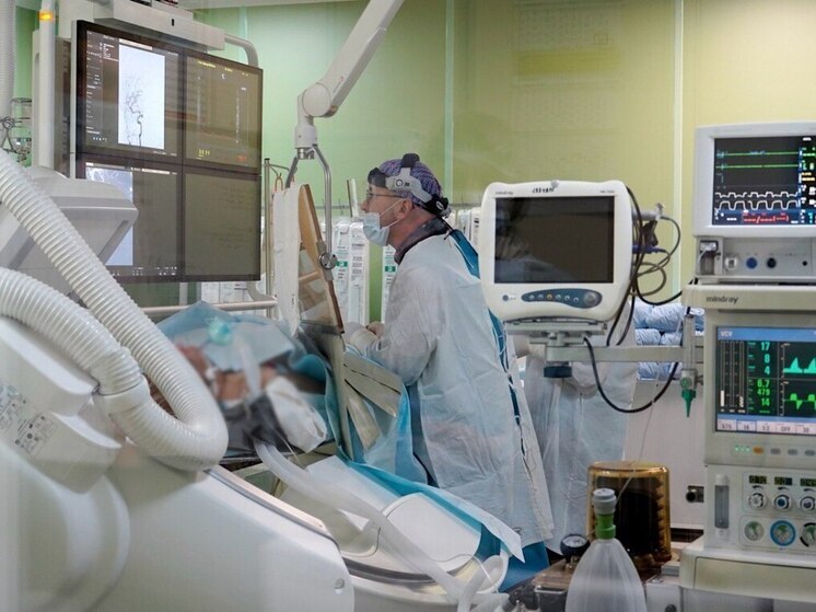 Новгородские врачи спасли пациентку с аневризмой головного мозга