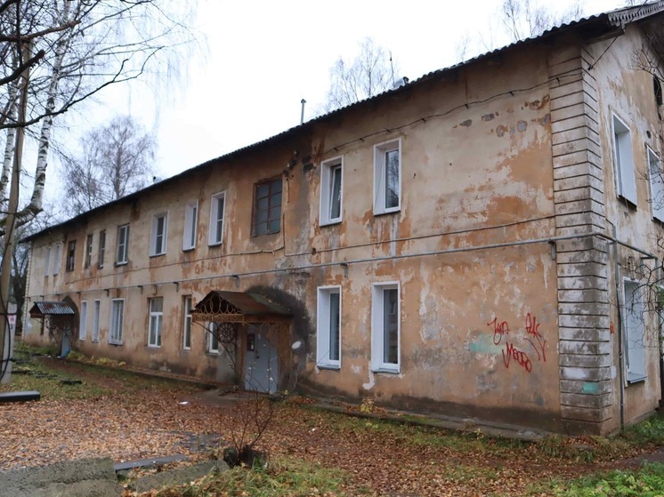 Жильцы дома в Кирове опасаются обрушения потолка из-за бездействия УК