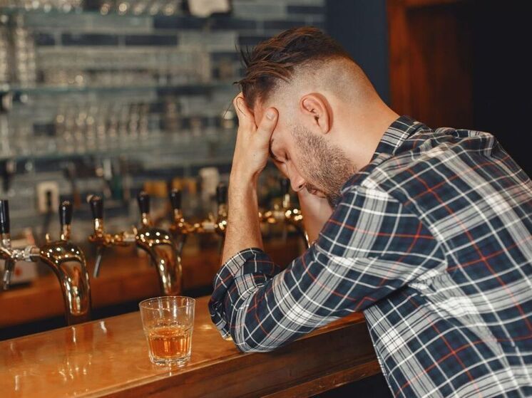 Названы 5 малоизвестных признаков реальных проблем с употреблением алкоголя