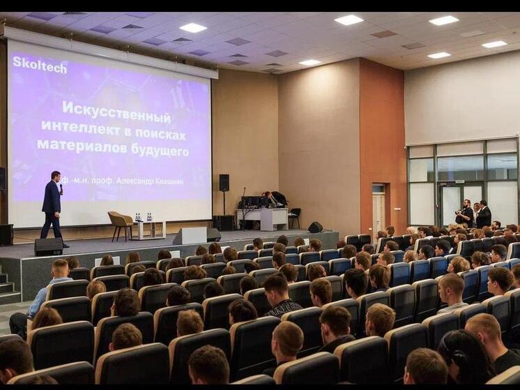 Как ИИ помогает развивать науку: в Красноярске выступил лауреат Научной премии Сбера