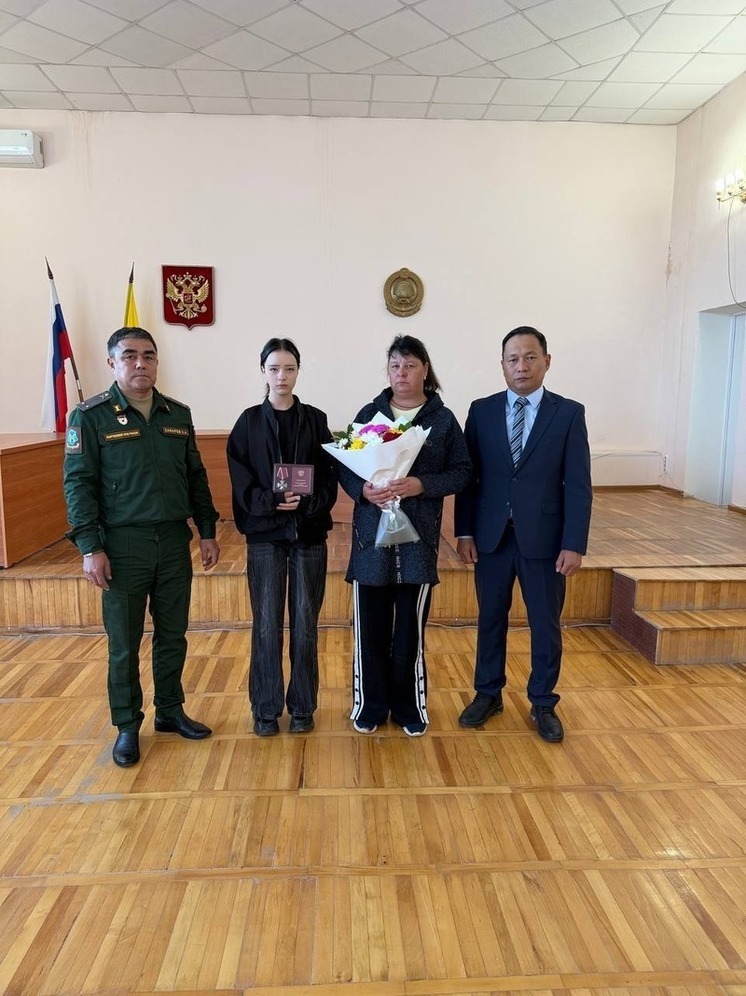 Родным участников СВО из Калмыкии передали ордена Мужества
