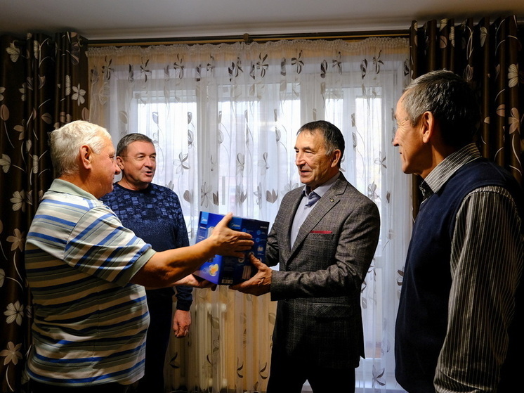 Представители вневедомственной охраны Росгвардии поздравили ветеранов с 73-й годовщиной со дня образования службы