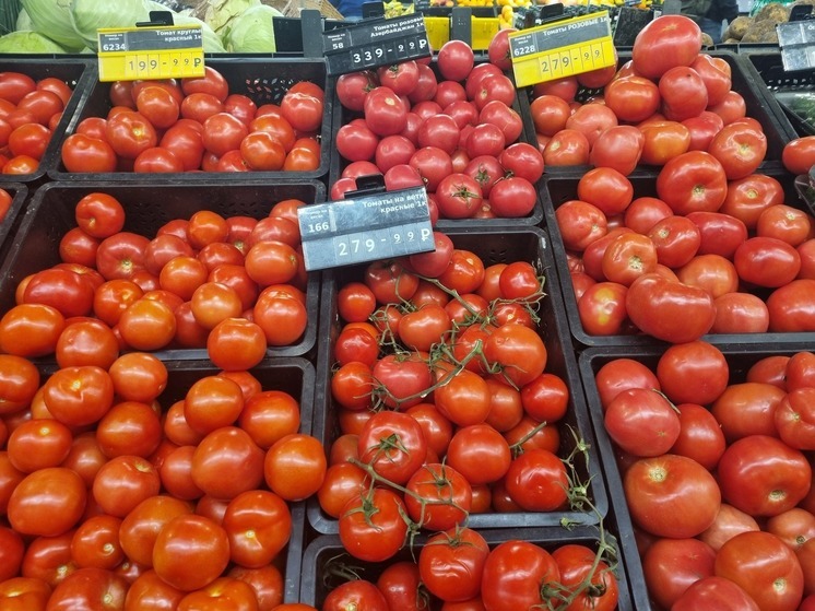 «Ты почем помидоры покупаешь? По 500? Ну и дурак, за углом по 1000 есть!» Старый анекдот про новых русских и галстуки можно пересказать на новый лад — об овощах