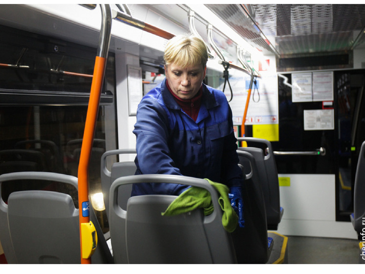 Череповецкие трамваи в сезон простуд дважды в день обрабатывают хлорным раствором