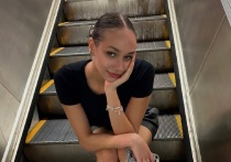 22-летняя российская художественная гимнастка Анастасия Гузенкова выложила в соцсети новые фотографии с отдыха. Многократная чемпионка России вышла на вечернюю прогулку в наряде тотал блэк. 