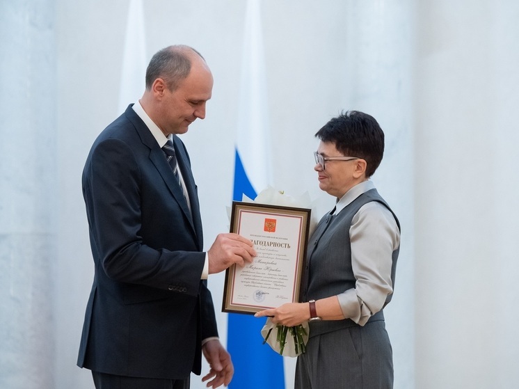 Денис Паслер отметил наградами выдающихся свердловчан