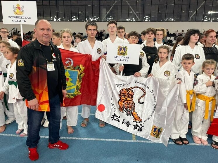 Брянцы завоевали призовые места на соревнованиях по кобудо в Туле
