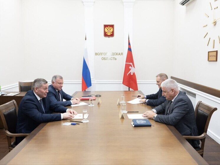 Бочаров обсудил взаимодействие с главой ДОСААФ Денисом Добряковым