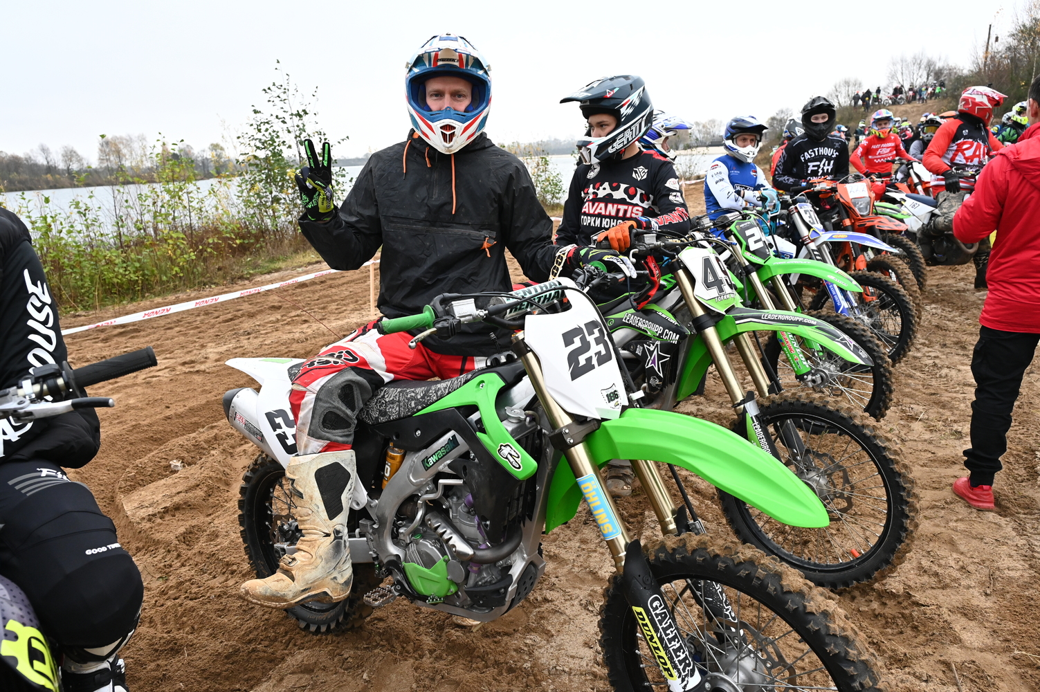 В Серпухове закрыли сезон пляжного мотокросса