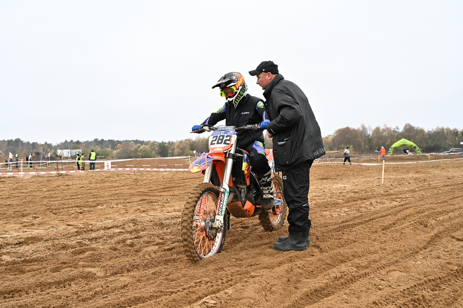В Серпухове закрыли сезон пляжного мотокросса