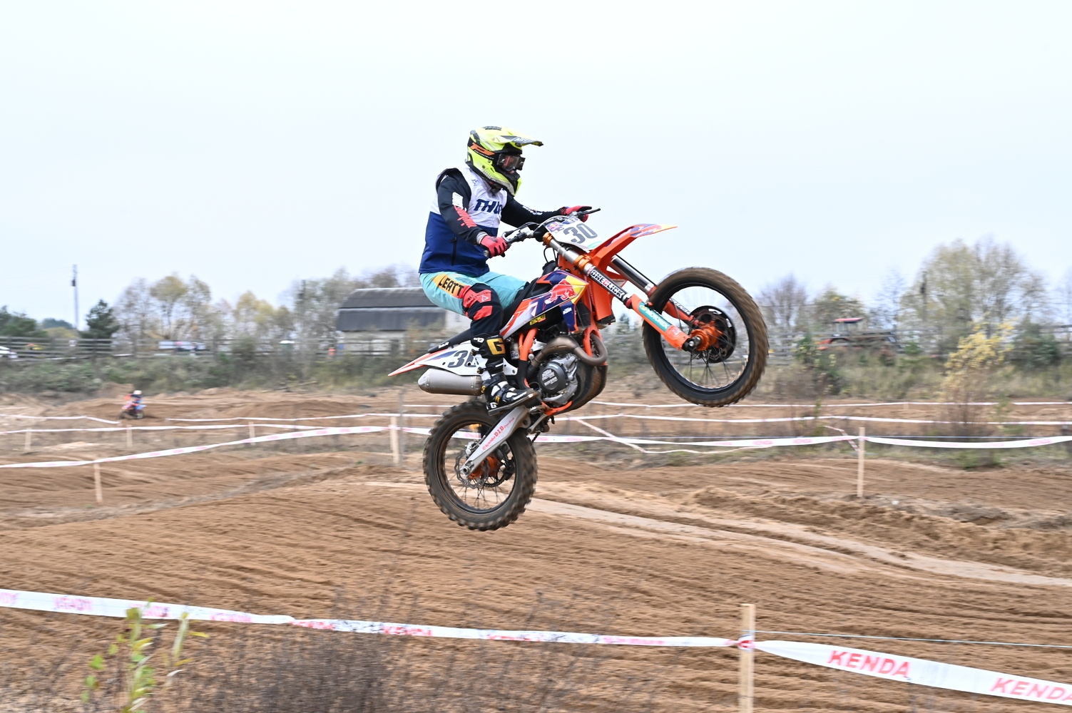 В Серпухове закрыли сезон пляжного мотокросса