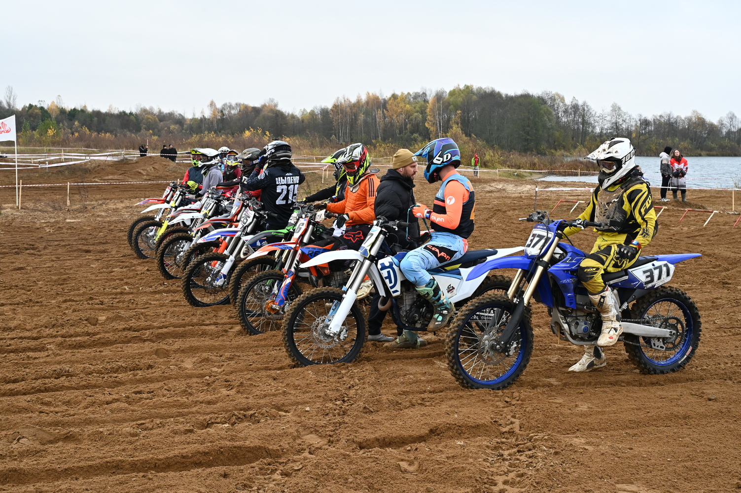 В Серпухове закрыли сезон пляжного мотокросса