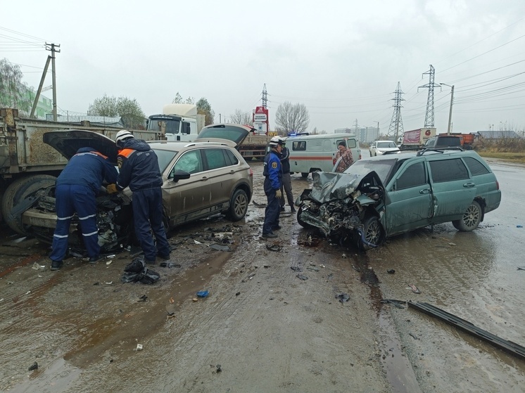 Пензенские спасатели ликвидировали последствия утреннего ДТП на улице Строителей
